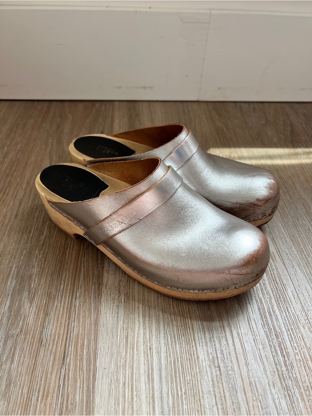 Swedish Hasbeens Silver Metallic Leather Clogs Wooden Platform Mules EU 38
